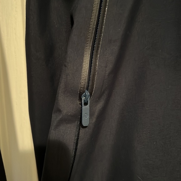 Lululemon rain jacket - Picture 2 of 6